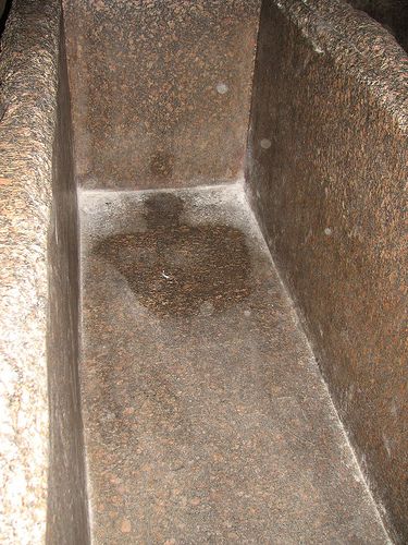 great-pyramid-of-giza-kings-chamber-inside-coffer